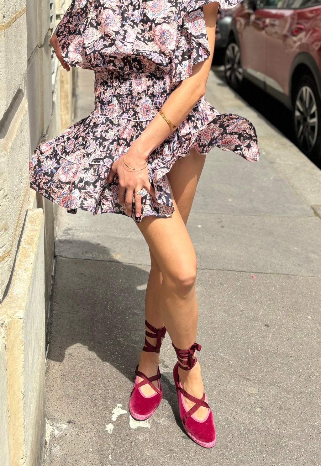 Jupe Poupette fond noir imprimée fleur rose
