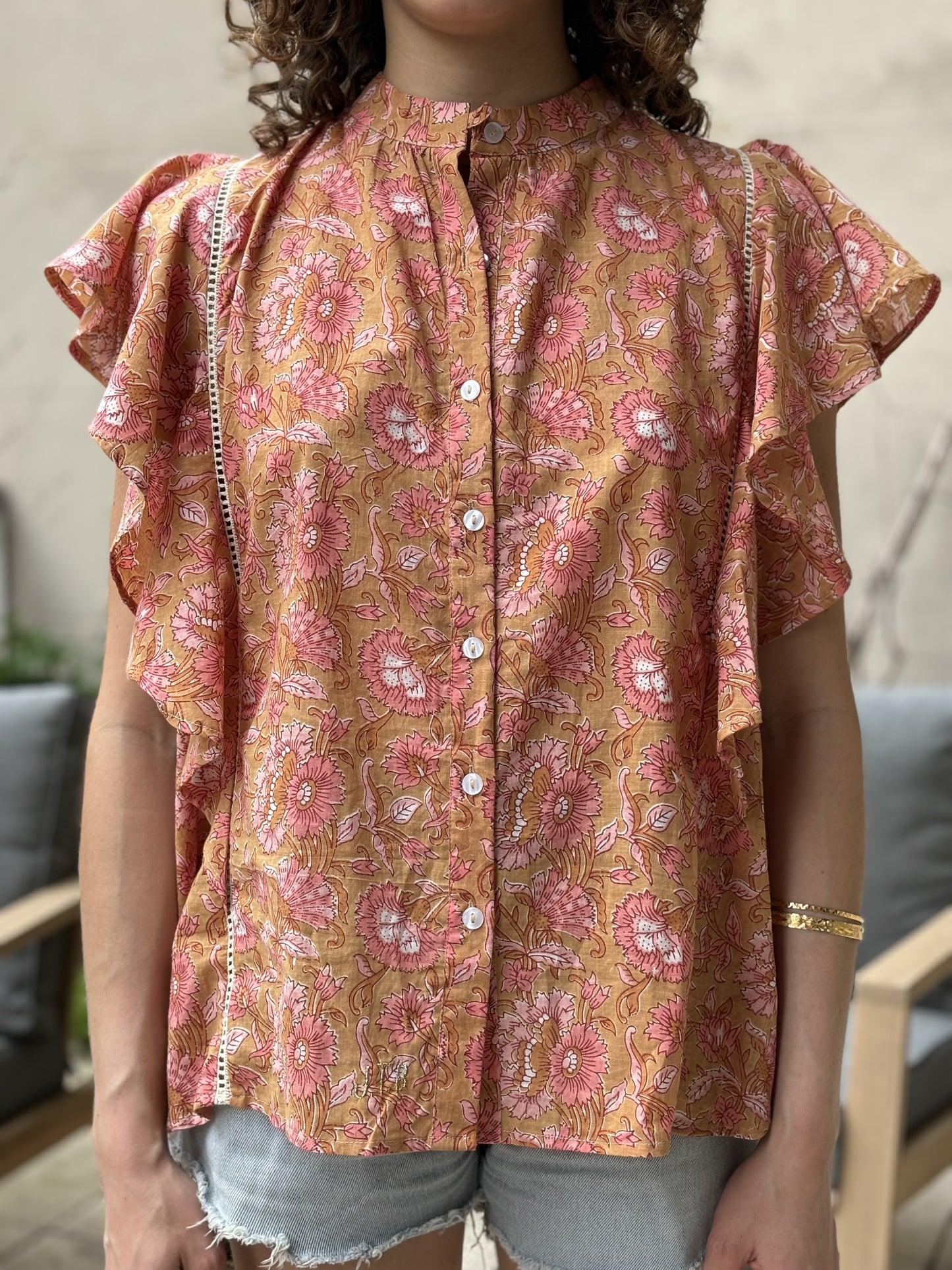 Blouse Butterfly fond caramel imprimé corail