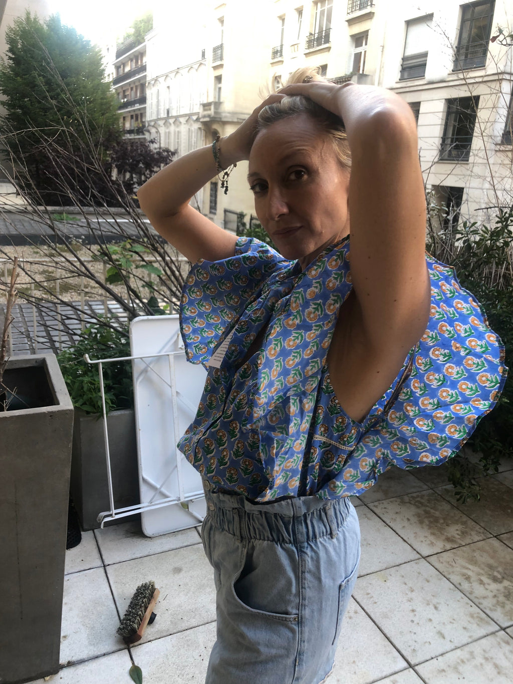 Blouse Butterfly fond bleu fleur jaune