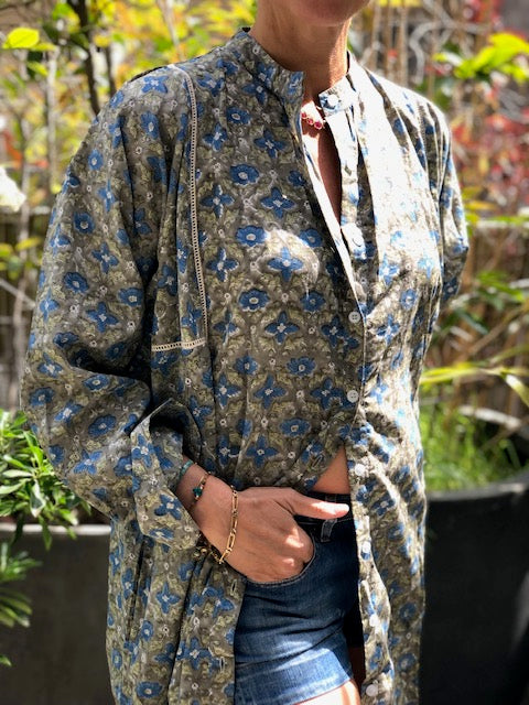 Robe Iconique grise et Marguerite bleue