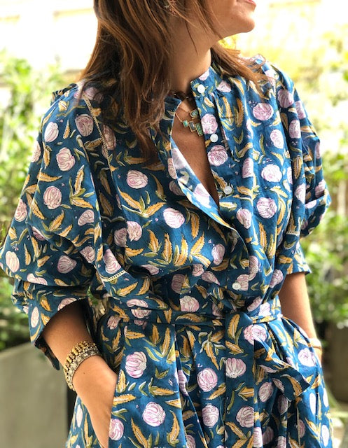 Robe Iconique bleu et fleur de coton rose