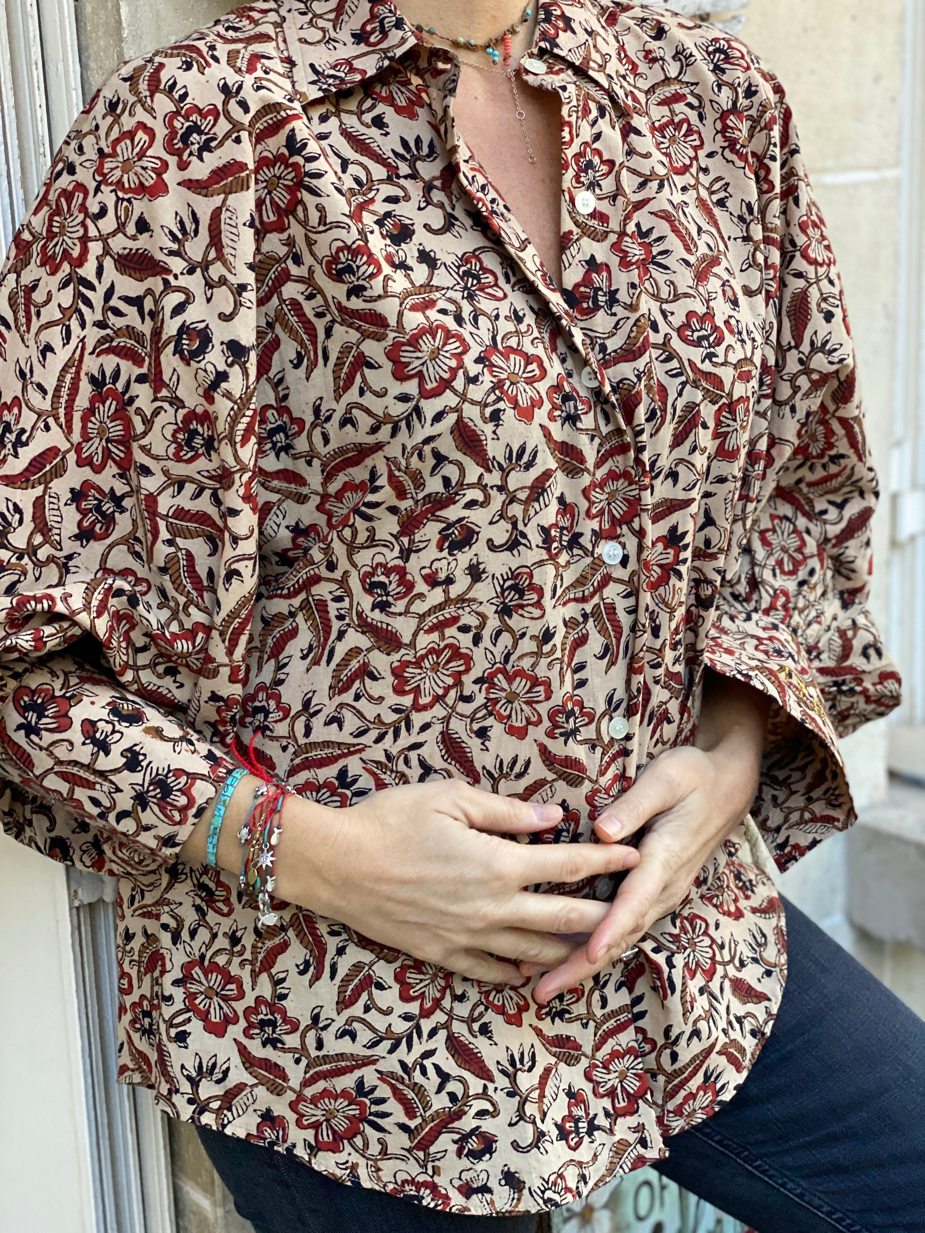 Blouse Bubble imprimé beige, noir et rouge