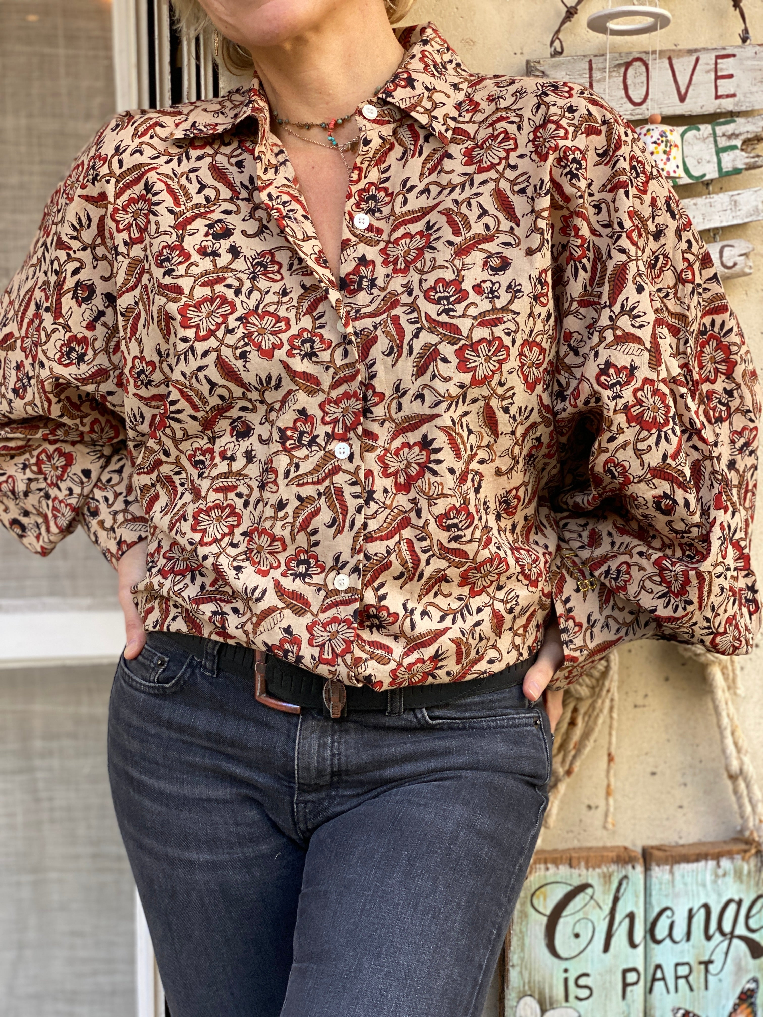 Blouse Bubble imprimé beige, noir et rouge