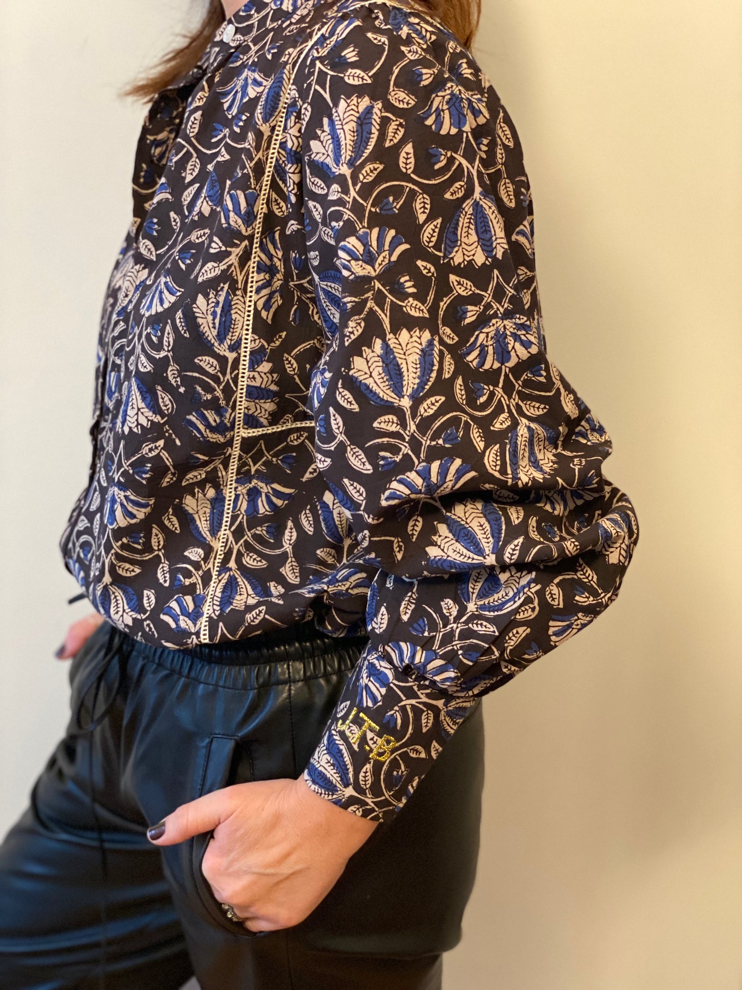 PE2023/103-Blouse Iconique Noir et Marine