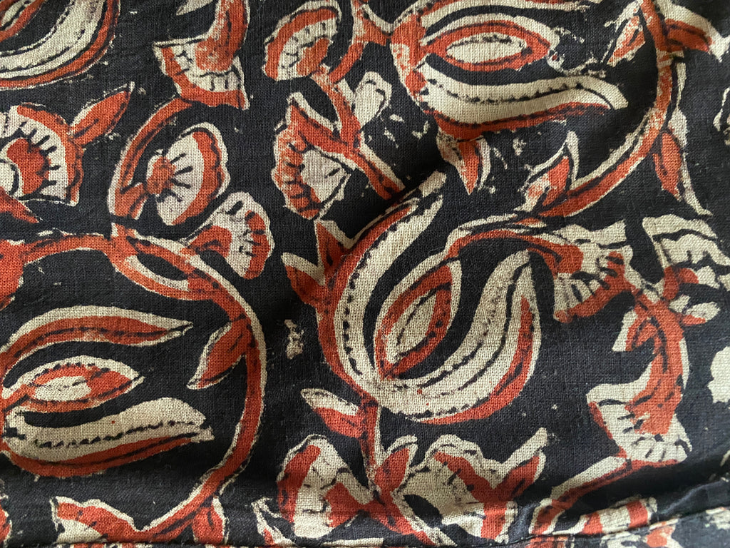 Blouse Iconique noir et rouge